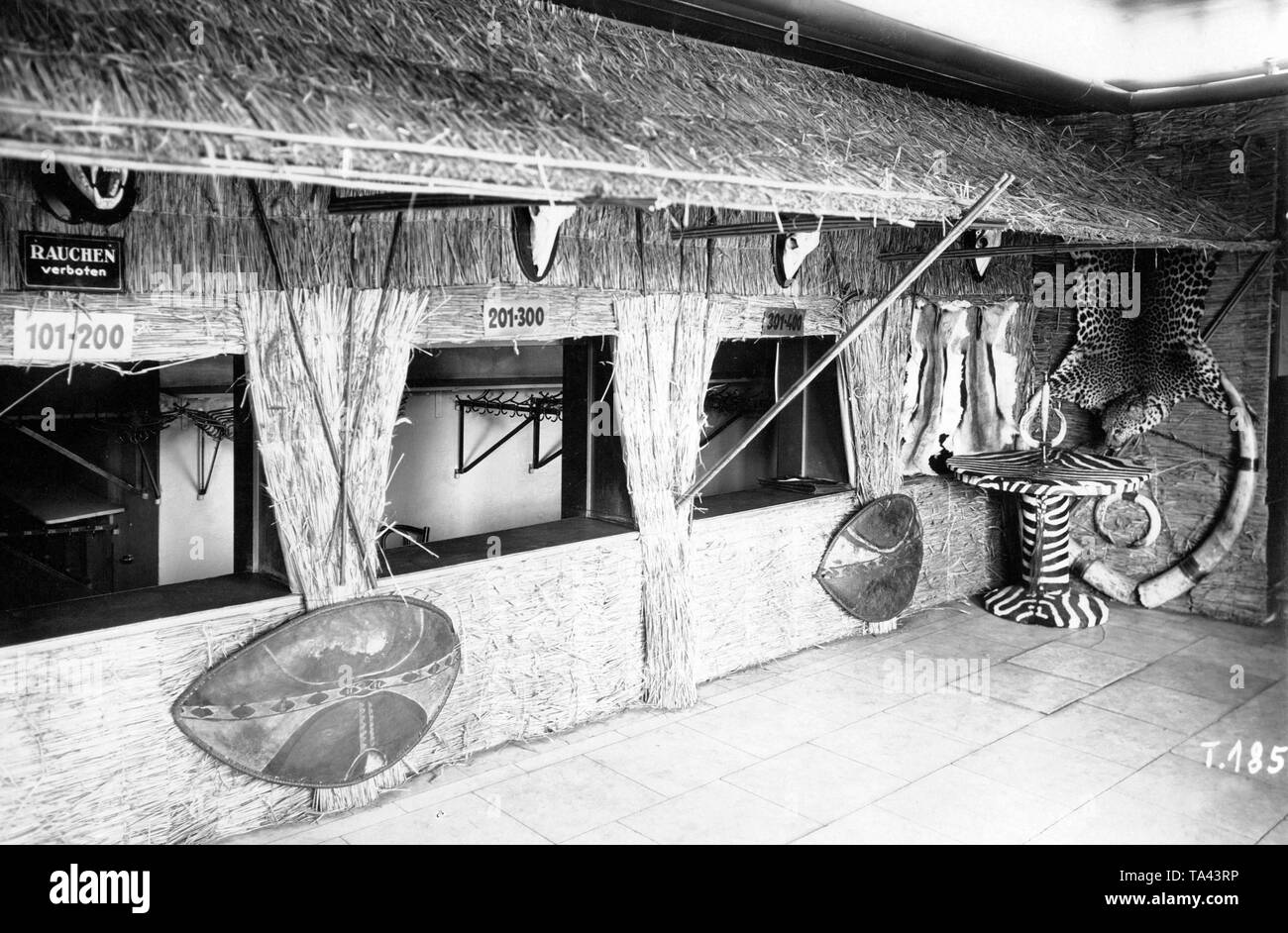 Il design degli interni del Ufa-Palast am Zoo di Berlino che una volta era il più grande del cinema tedesco. Originariamente l'architetto Carl Gause fu incaricato di progettare l'edificio come in una sala per esposizioni. Nel 1905 e 1906 era utilizzato anche come tale e nel 1919 fu convertito in un cinema. Foto Stock