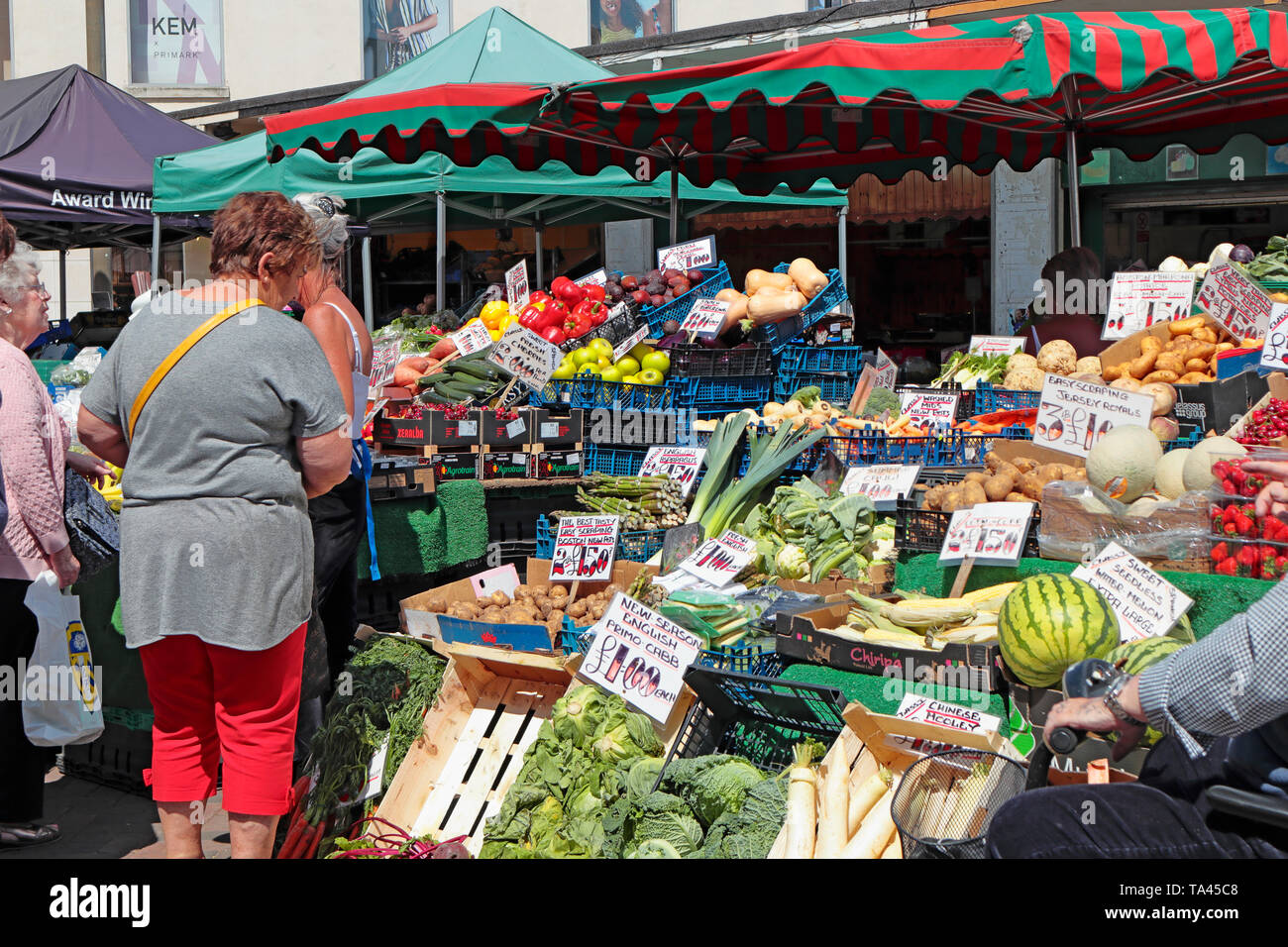 Doncaster mercato di frutta e verdura - Stallo K.D.Davis & Sons Premiato fruttivendolo Foto Stock