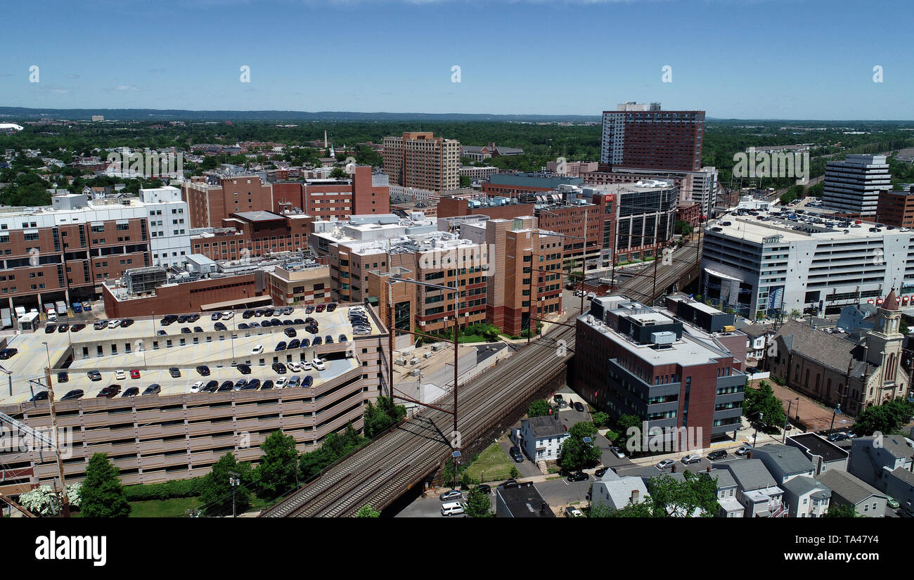 Vista aerea del New Brunswick, New Jersey con Robert Wood Johnson ospedale Foto Stock