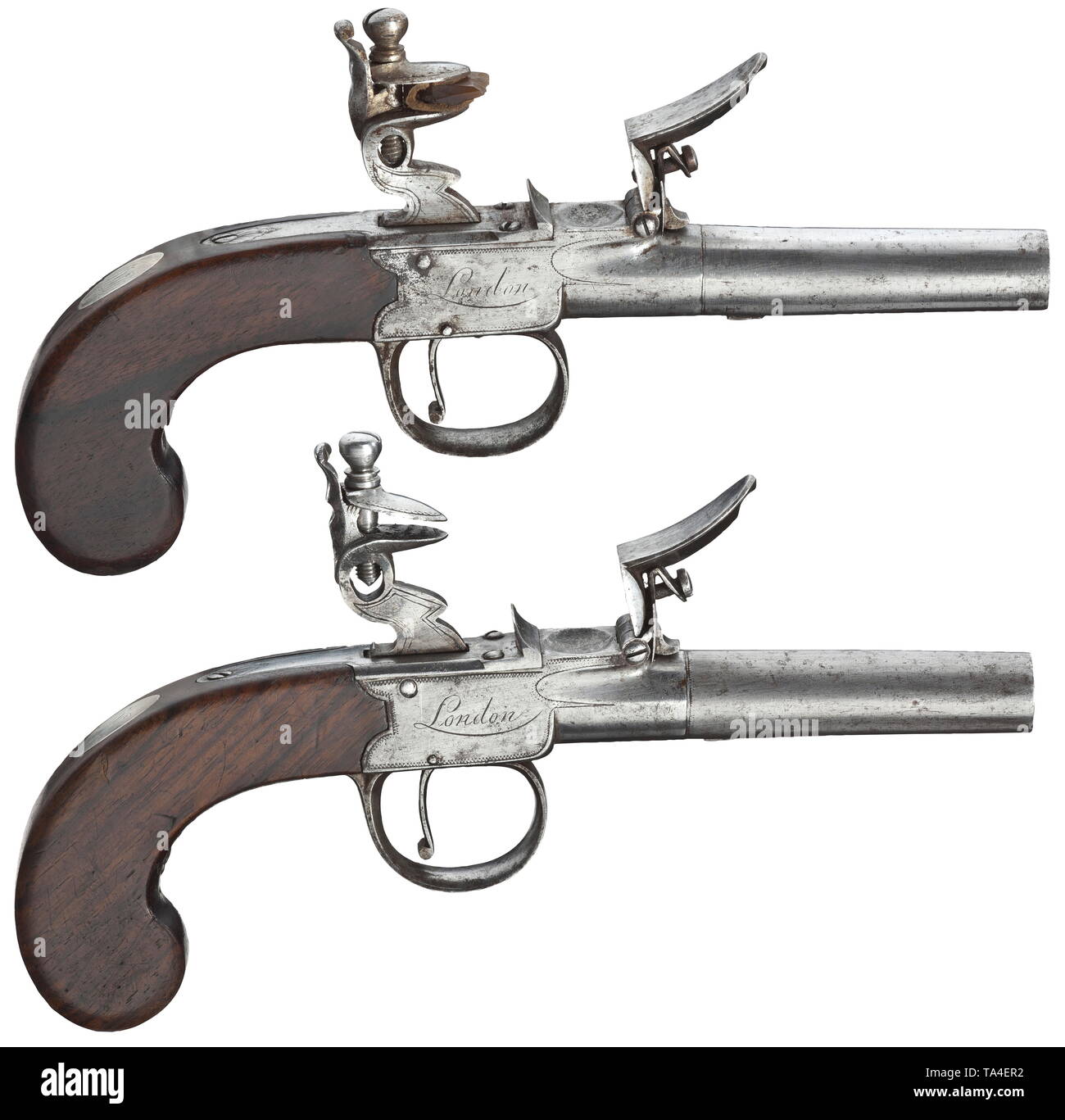 Una coppia di tasca flintlock pistols, I. & W. Richards, Birmingham, circa 1810 la vite della camma-barili con fori lisci in 11 mm di calibro. Leggermente ricevitori inciso con il lato di fondo prova marchi e timbro 'R I & W' (Stöckel n. 8130), firmato sui lati "I & W Richards - Londra'. Liscia botti in legno di noce con argento, monogrammed targhe pollice. Lunghezza 19,5 cm ciascuno. Giuseppe & William Richards, Birmingham, menzionato 1799 - 1817. storico, storico, civile pistola, civile pistole, palmare, Gun, pistole, armi da fuoco, braccio di fuoco, armi da fuoco, armi da fuoco, armi, armi, armi, Additional-Rights-Clearance-Info-Not-Available Foto Stock