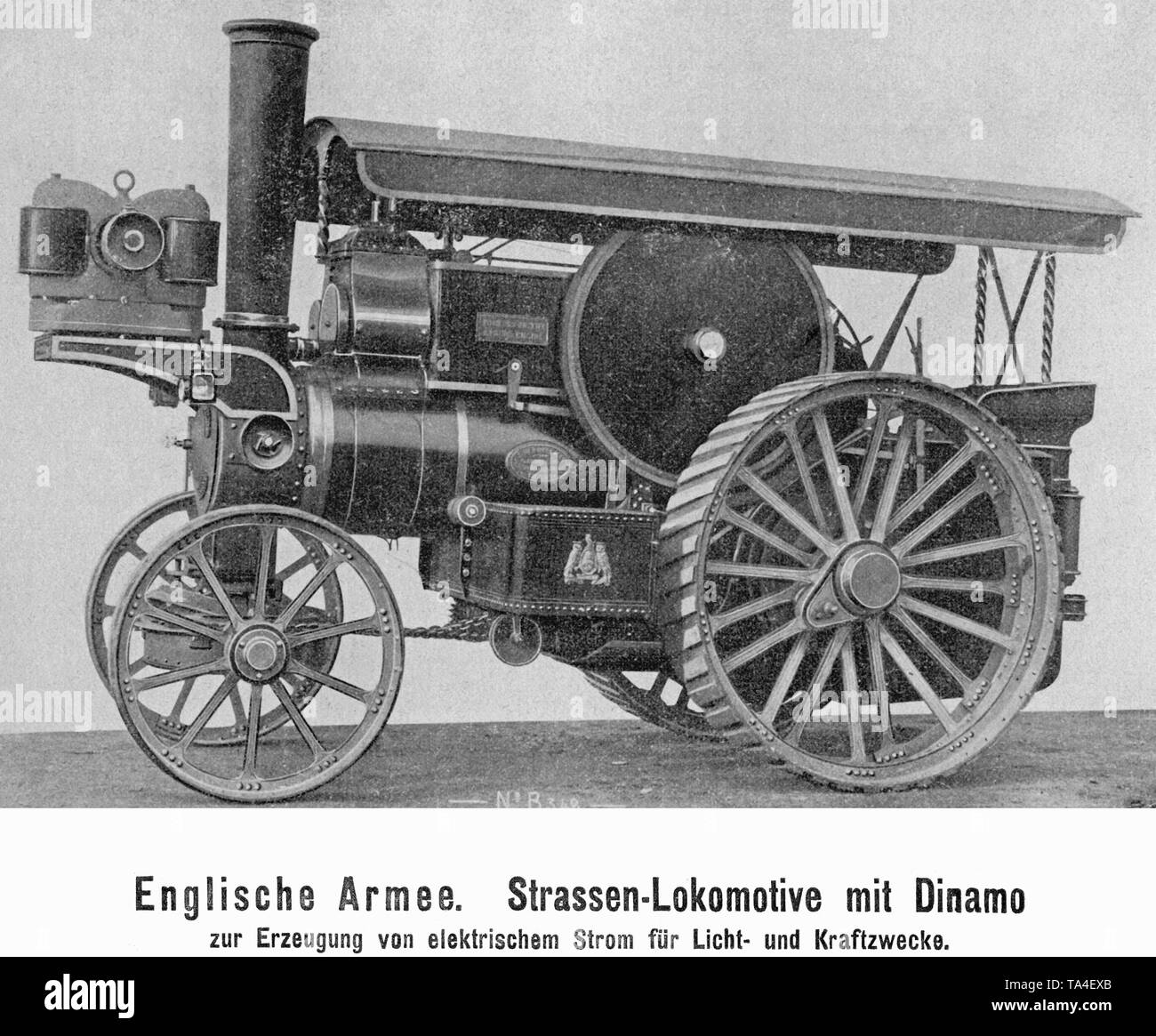 Un motore stradale dell'esercito inglese. Il vapore locomotiva ha un generatore per la generazione di energia. Foto Stock