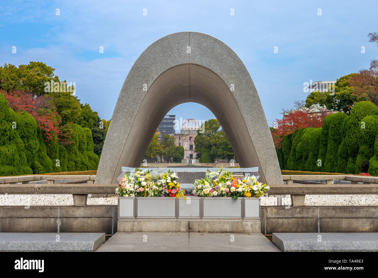 Il cenotafio a Hiroshima Peace Memorial Park in Giappone Foto Stock
