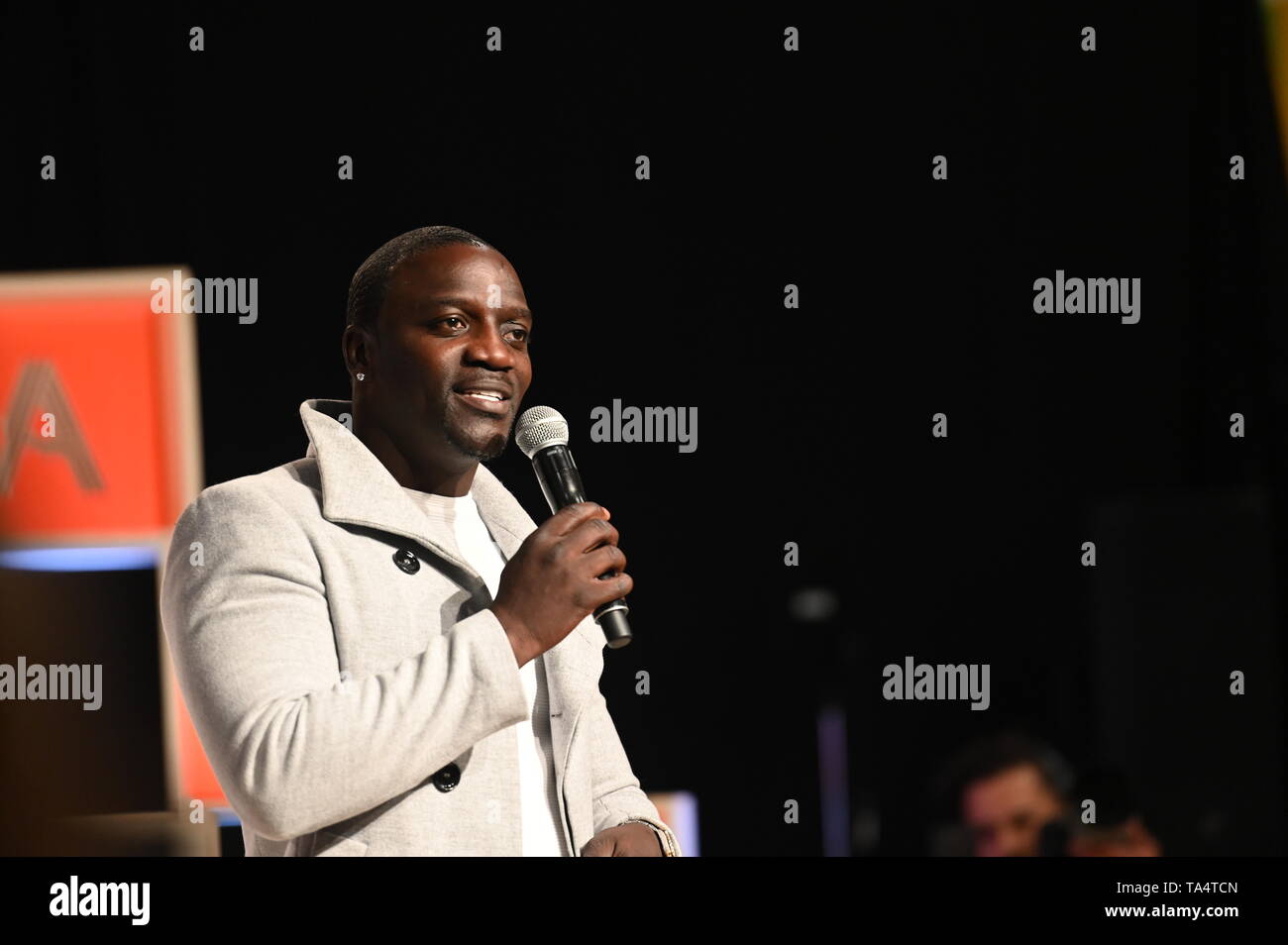 Toronto , Canada - 21 maggio 2019; Akon, Global artist & Akoin Presidente e co-fondatore, Akoin, sul Q+A stadio durante il giorno uno di collisione 2019 a Enercar Foto Stock