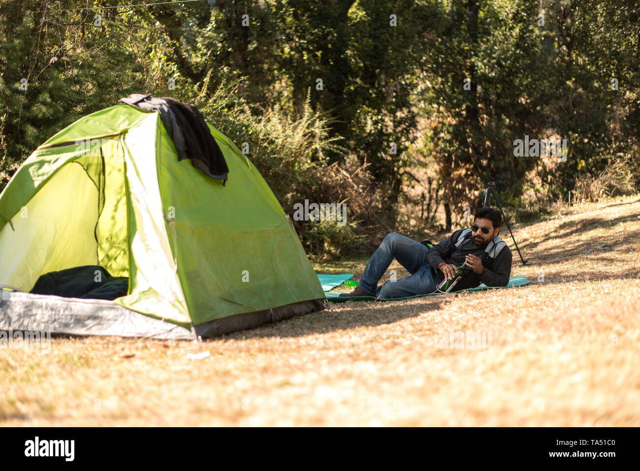 Kullu, Himachal Pradesh, India - 09 Dicembre 2018 : tourist tende da campeggio in montagna - India Foto Stock