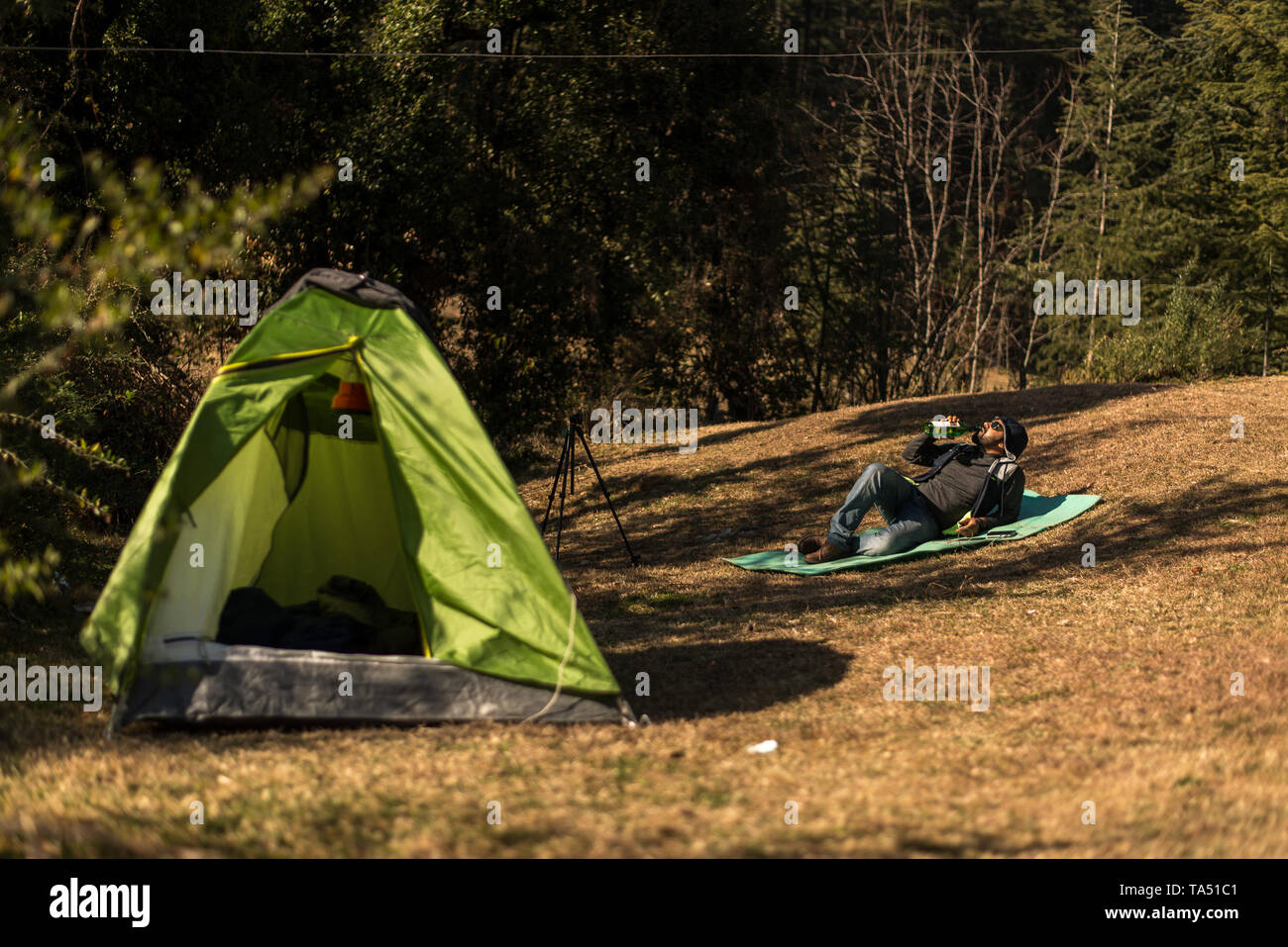 Kullu, Himachal Pradesh, India - 09 Dicembre 2018 : tourist tende da campeggio in montagna - India Foto Stock