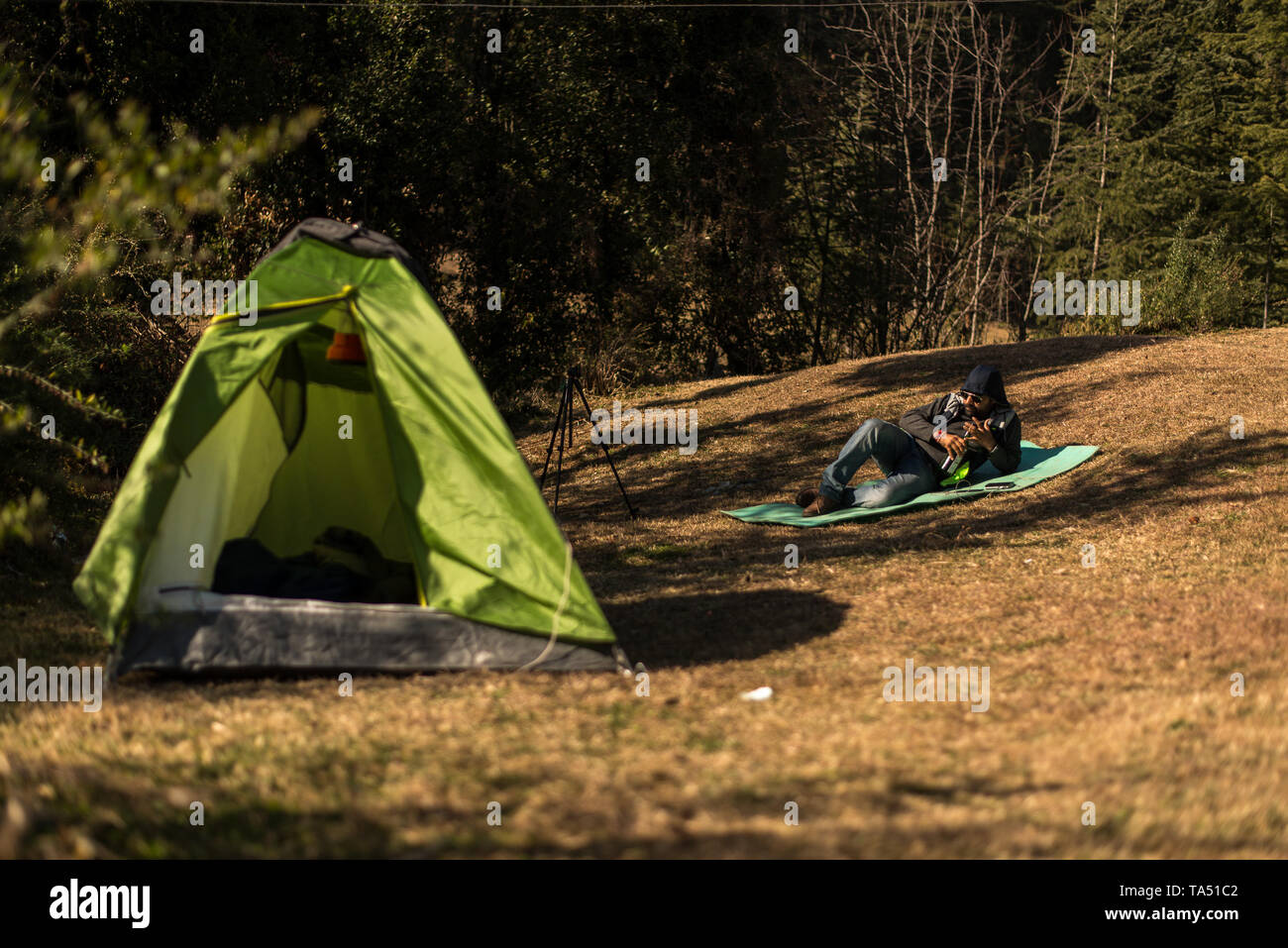 Kullu, Himachal Pradesh, India - 09 Dicembre 2018 : tourist tende da campeggio in montagna - India Foto Stock