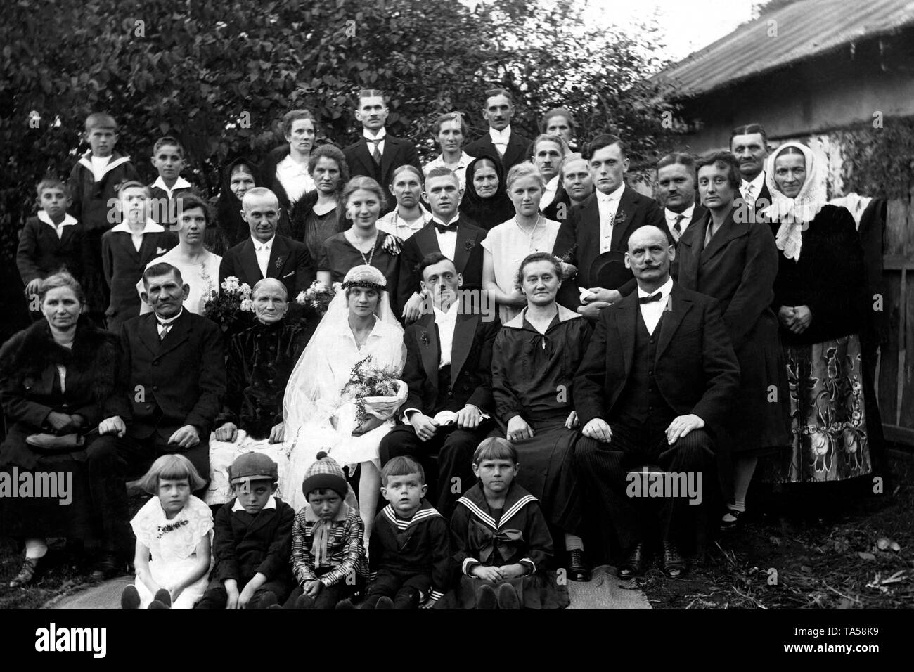 Coppie in viaggio di nozze con gli ospiti, party di nozze, foto di gruppo e intorno al 1910, Germania Foto Stock