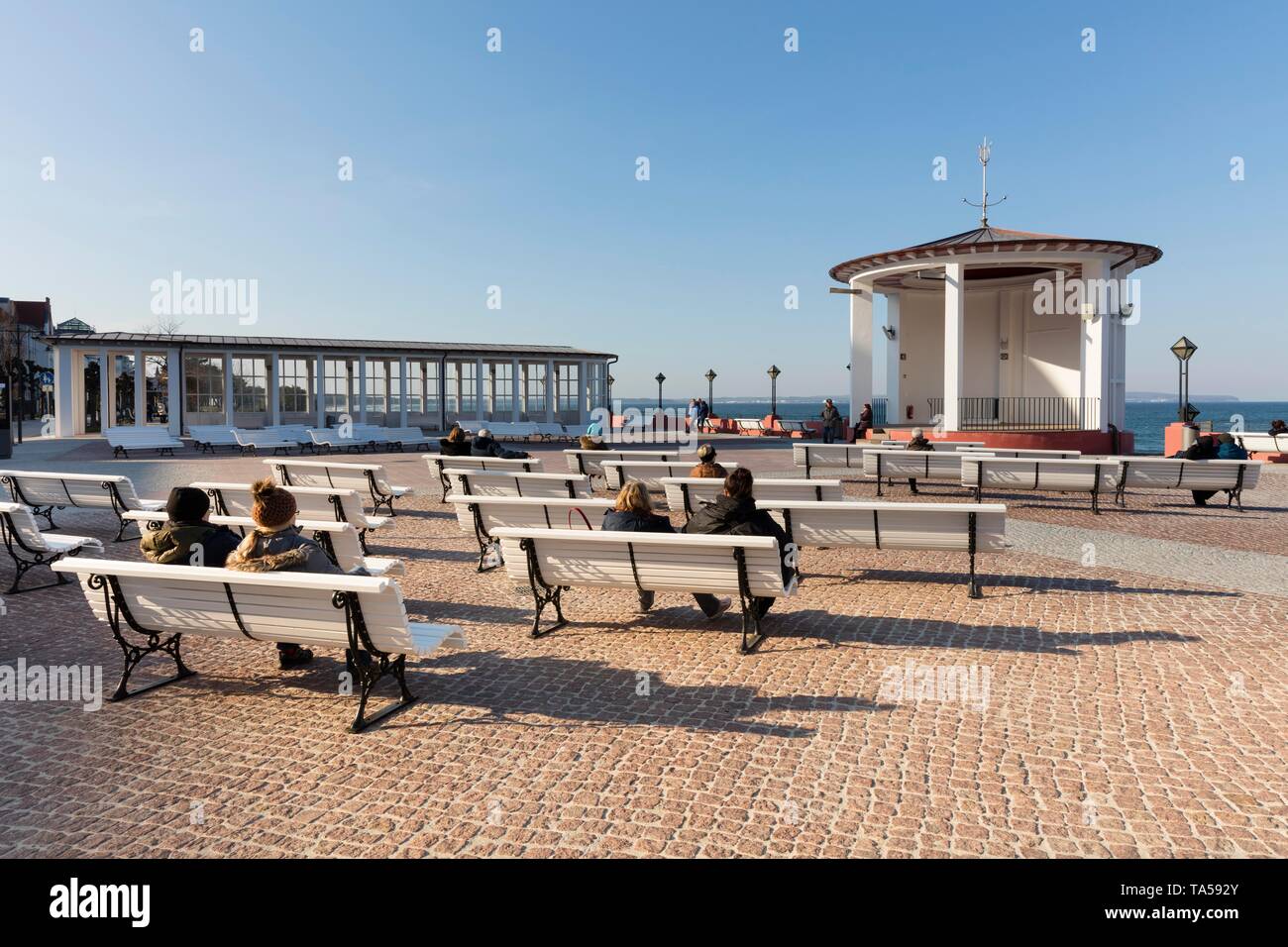 Spa resort con padiglione musicale presso il lungomare Binz, Baltico Resort, Rügen Isola, Meclemburgo-Pomerania Occidentale, Germania Foto Stock