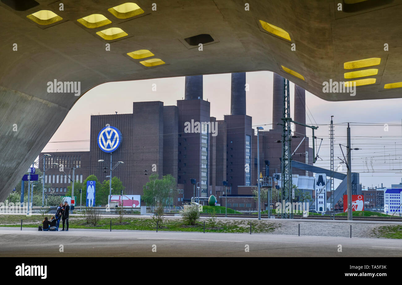 Museo della Scienza di Phaeno, VW power station, Wolfsburg, Bassa Sassonia, Germania, Wissenschaftsmuseum Phaeno, VW-Kraftwerk, Niedersachsen, Deutschland Foto Stock