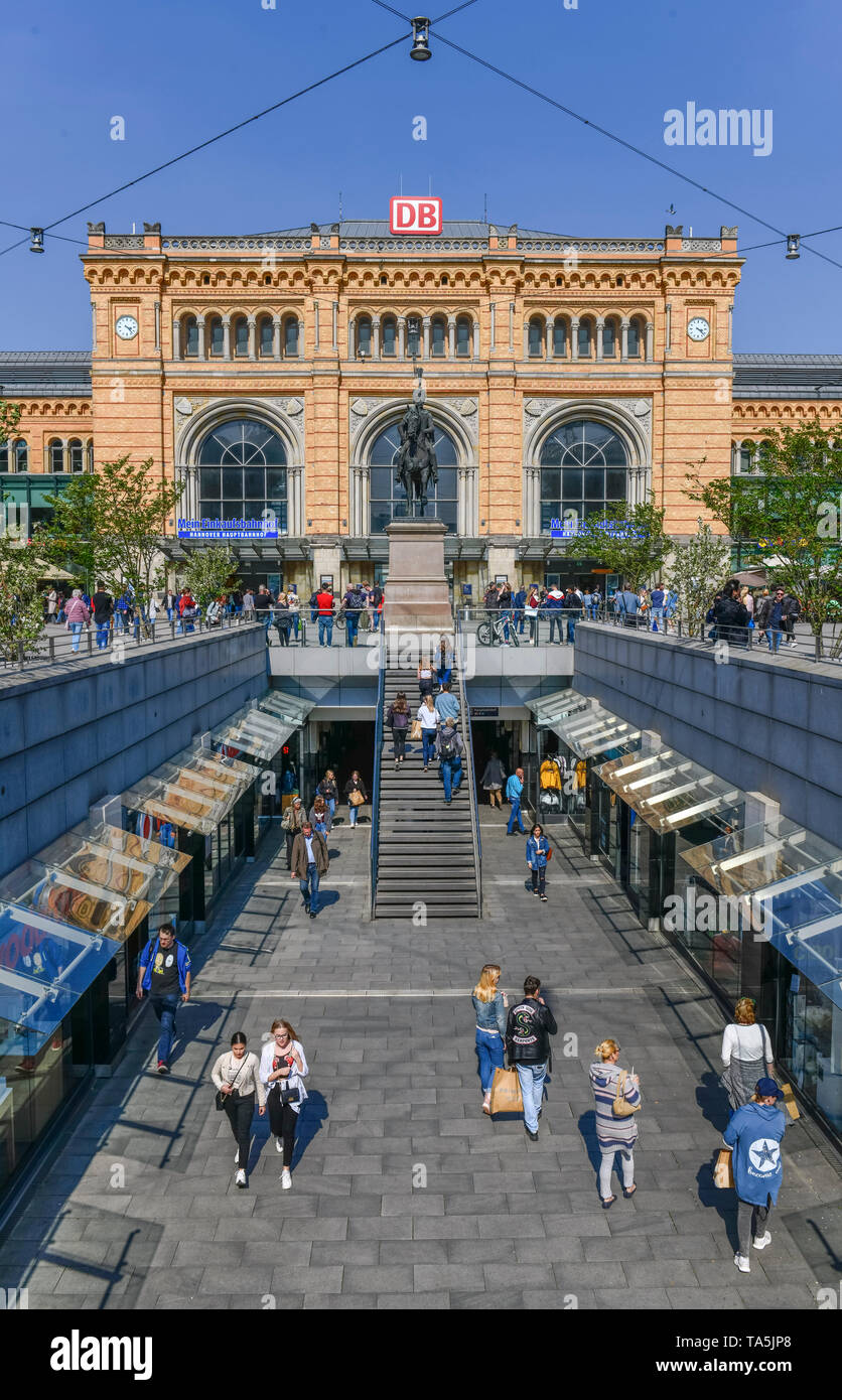 Stazione centrale, Ernst August's Place, Niki de Saint-Phalle-Promenade, Bahnhofstrasse, Hannover, Bassa Sassonia, Germania, Hauptbahnhof, Ernst-August-Pla Foto Stock