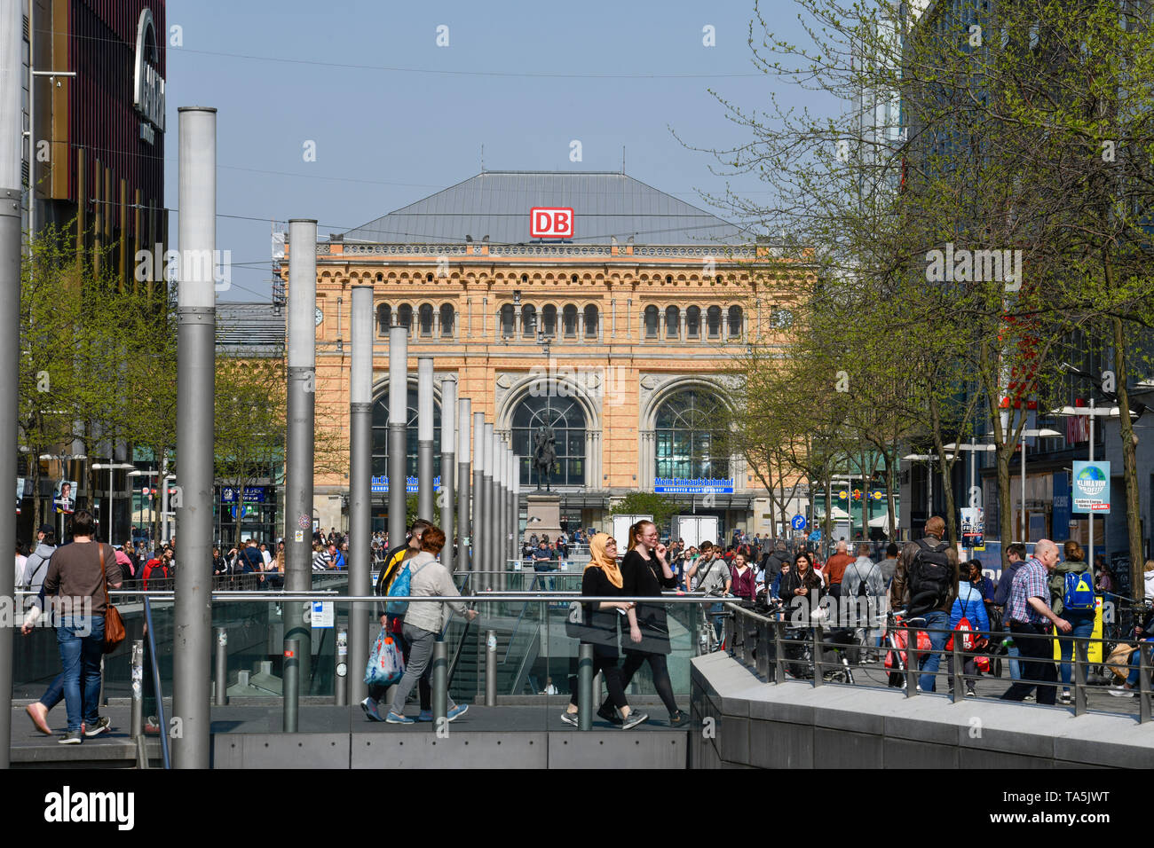 Stazione centrale, Ernst August's Place, Niki de Saint-Phalle-Promenade, Bahnhofstrasse, Hannover, Bassa Sassonia, Germania, Hauptbahnhof, Ernst-August-Pla Foto Stock
