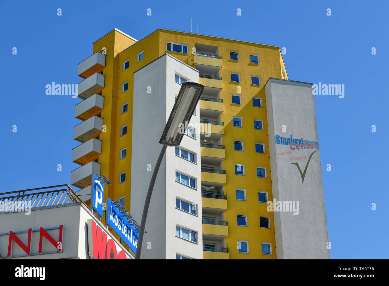 Elevato aumento, frutta avenue, frutta avenue insediamento, Staaken, Spandau, Berlino, Germania, Hochhaus, Obstallee, Obstallee-Siedlung, Deutschland Foto Stock