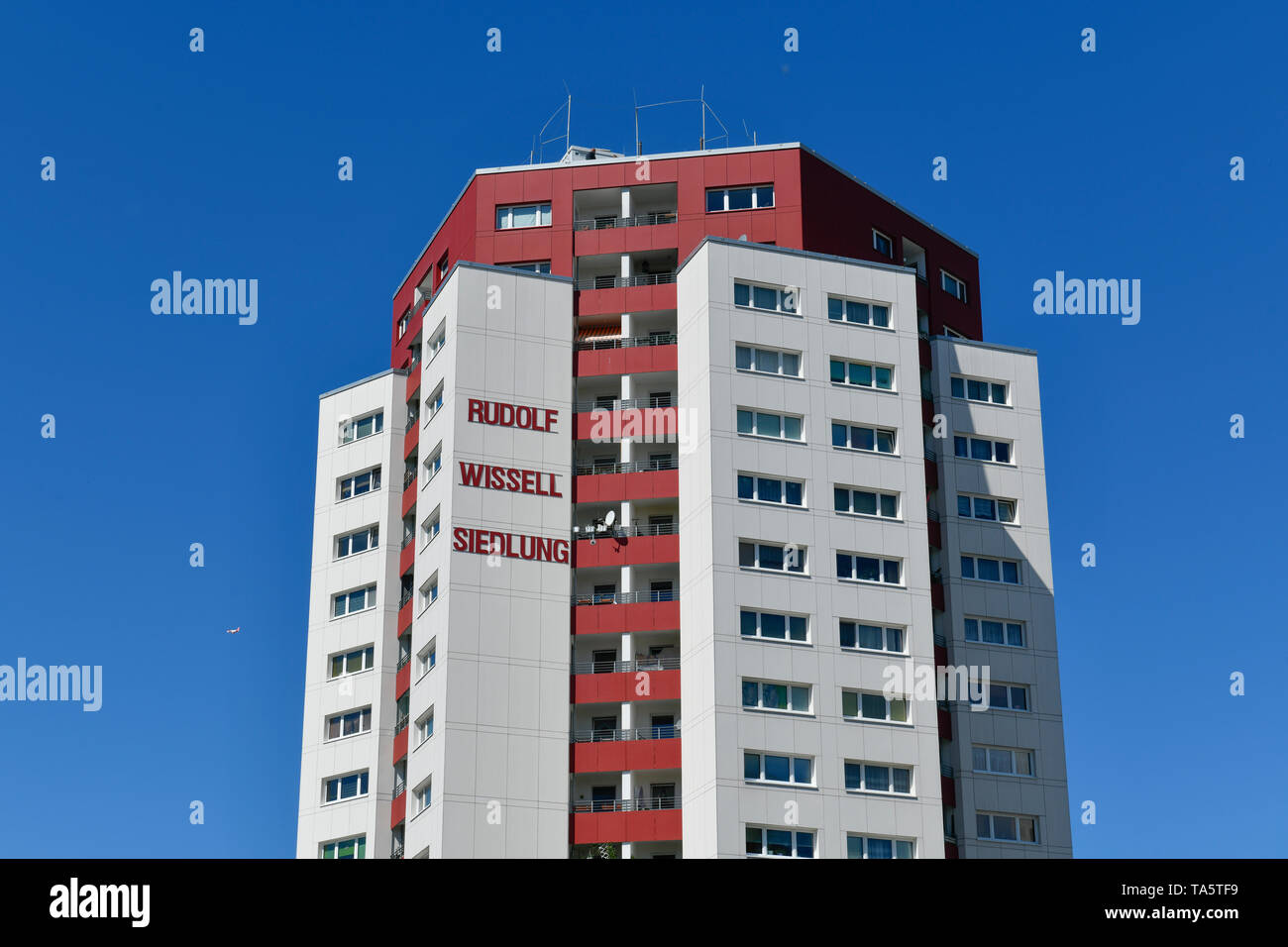 Alta crescita, il consiglio comunale della città di modo, Rudolf Wissel insediamento, Staaken, Spandau, Berlino, Germania, Hochhaus, Magistratsweg, Rudolf-Wissel-Siedlung, Deutschland Foto Stock