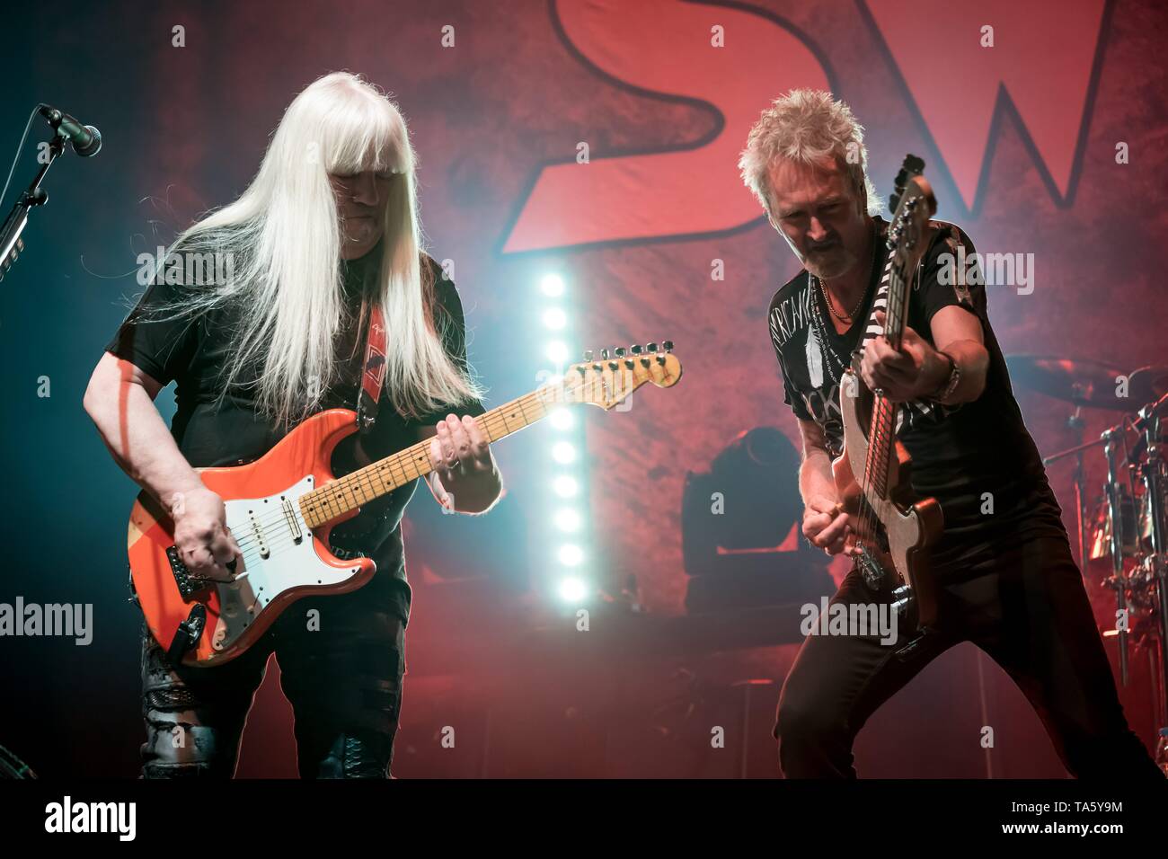 Maggio 21, 2019, la British glam rock band il dolce dal vivo sul palco sul loro ANCORA IL ROCK - Tour 2019 nella Columbiahalle di Berlino. Andy Scott e Peter Lincoln (lr) in azione. | Utilizzo di tutto il mondo Foto Stock