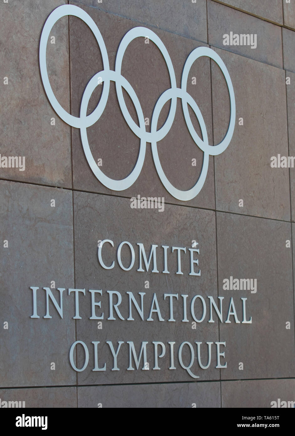 Losanna, Svizzera. 22 Maggio, 2019. Lausanne, Svizzera - 22 Maggio 2019: il Comitato Olimpico Internazionale, IOC, Comitato esecutivo riunione con anelli olimpici. Ringe, Comité International Olympique | Utilizzo di credito in tutto il mondo: dpa/Alamy Live News Foto Stock
