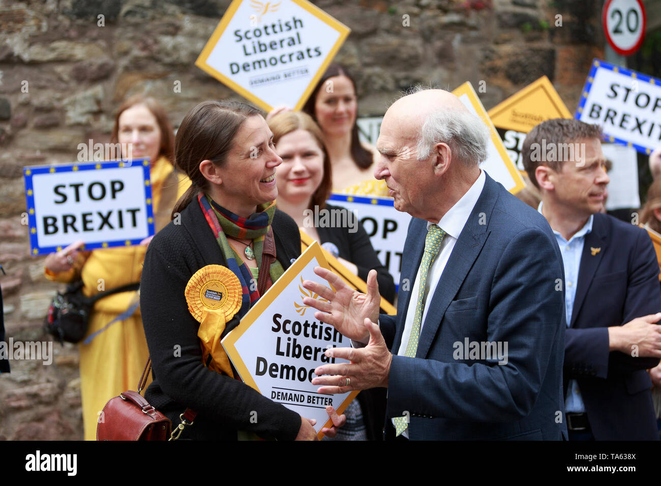 Edimburgo, Scozia. Regno Unito. 22 maggio 2019. Gruppo del Partito europeo dei liberali democratici Leader Vince il cavo e Willie Rennie frequentare un rally con attivisti e attivisti nel Maggio 22, 2019 a Edimburgo, Scozia. Una gita di un giorno in Scozia prima di domani Europa elezione. Edimburgo. Pak@ Mera/Alamy Live News Foto Stock