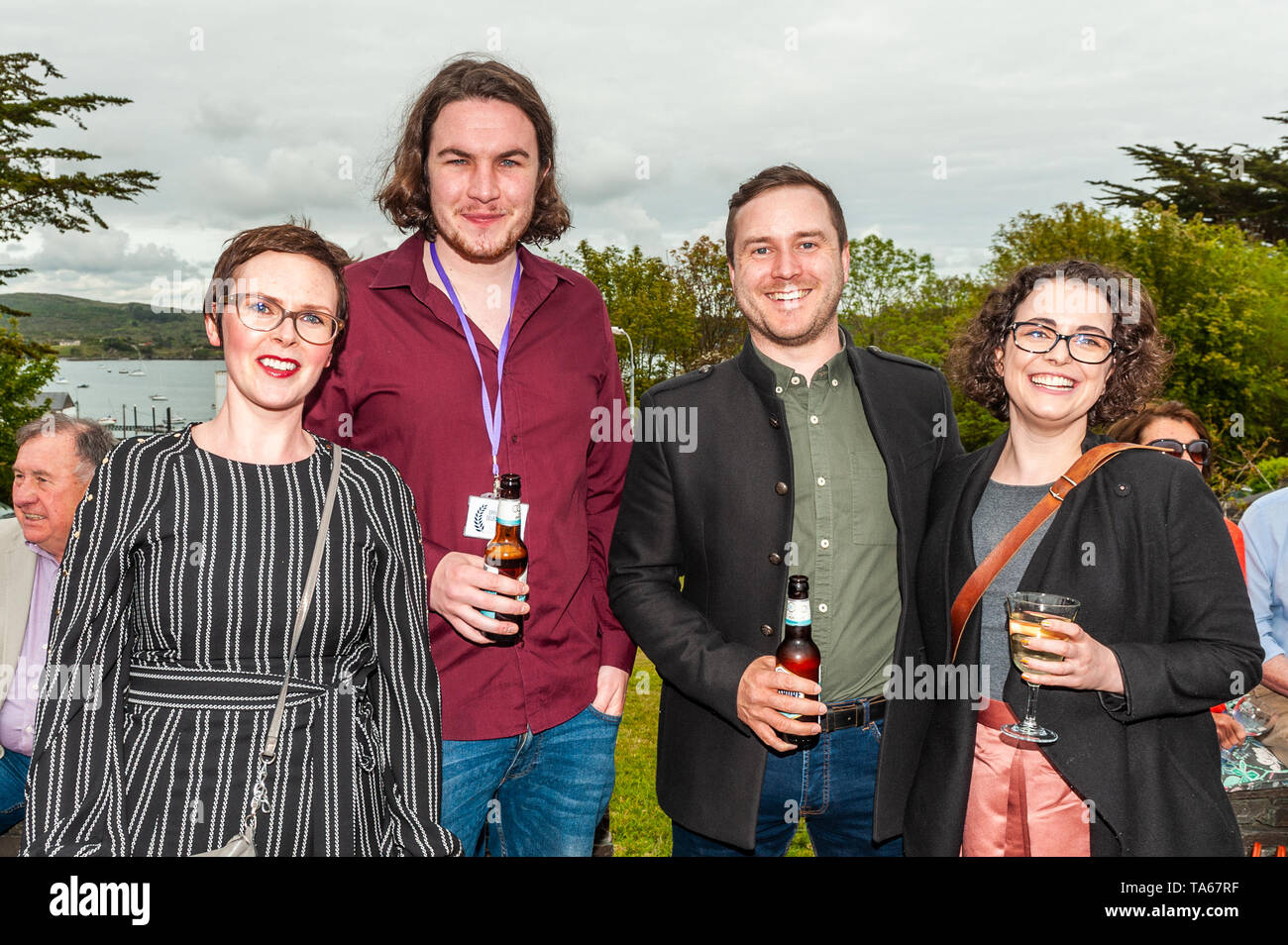 Schull, West Cork, Irlanda. 22 Maggio, 2019. Oggi ha segnato l'inizio dell'undicesimo Fastnet annuale Film Festival che si tiene in Schull ogni anno. Il festival è unico nel fatto che Schull non ha il cinema - i film vengono visualizzati in pub, un albergo, un centro comunitario e anche qualcuno la camera da letto su Long Island! In occasione del lancio partito erano Colleen avanti, regista; Tommy Creagh, regista, Jass Foley, regista e ambra Baruch, fotografo. Il festival si svolge fino a domenica. Credito: Andy Gibson/Alamy Live News. Foto Stock