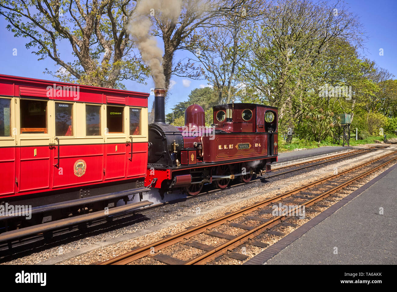 Motore a vapore Caledonia sull' Isola di Man heritage ferrovie a Castletown stazione sul suo modo di Douglas Foto Stock