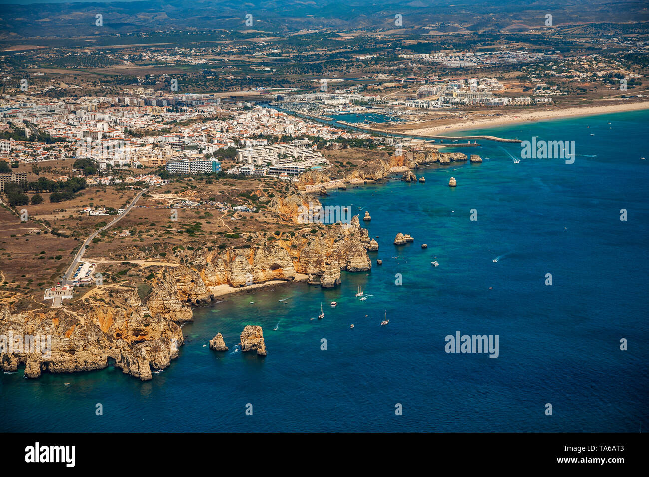 Ponta da Piedade. Da sinistra a destra Praia do Camilo, Dona Ana e Pinhao beach. In backgroud Praia de San Roque. Faro. Algarve. Portogallo Foto Stock