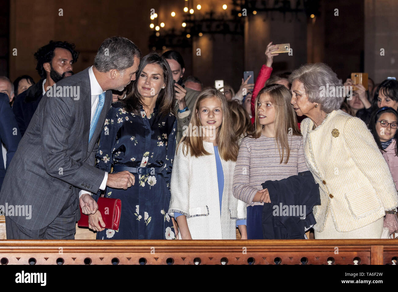 Spanish Royals assistere alla Messa di Pasqua presso la Cattedrale di Santa Maria di Palma in Palma de Mallorca con: Leonor, Principessa delle Asturie, Regina Letizia di Spagna, Felipe VI di Spagna e la regina Sofia di Spagna, Infanta Sofía di Spagna dove: Palma de Maiorca, isole Baleari, Spagna Quando: 21 Apr 2019 Credit: Oscar Gonzalez/WENN.com Foto Stock