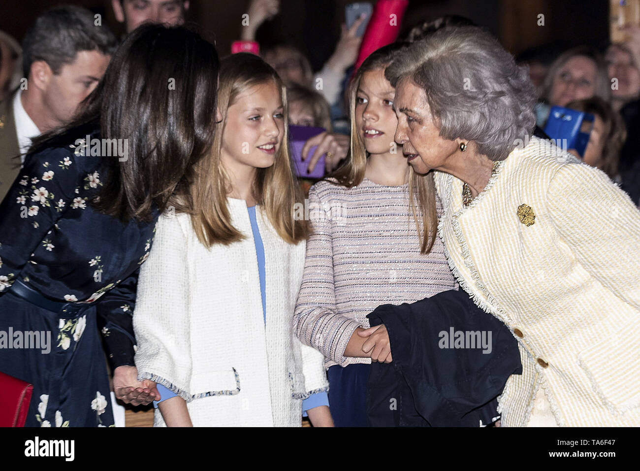 Spanish Royals assistere alla Messa di Pasqua presso la Cattedrale di Santa Maria di Palma in Palma de Mallorca con: Leonor, Principessa delle Asturie, Regina Letizia di Spagna, la regina Sofia di Spagna, Infanta Sofía di Spagna dove: Palma de Maiorca, isole Baleari, Spagna Quando: 21 Apr 2019 Credit: Oscar Gonzalez/WENN.com Foto Stock