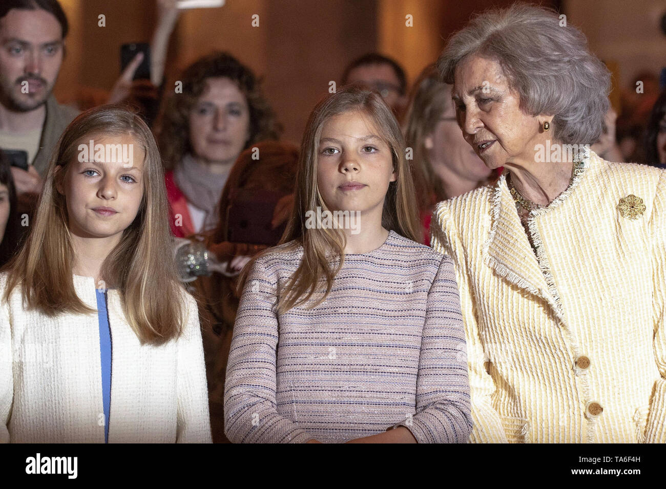 Spanish Royals assistere alla Messa di Pasqua presso la Cattedrale di Santa Maria di Palma in Palma de Mallorca con: Leonor, Principessa delle Asturie, la regina Sofia di Spagna, Infanta Sofía di Spagna dove: Palma de Maiorca, isole Baleari, Spagna Quando: 21 Apr 2019 Credit: Oscar Gonzalez/WENN.com Foto Stock