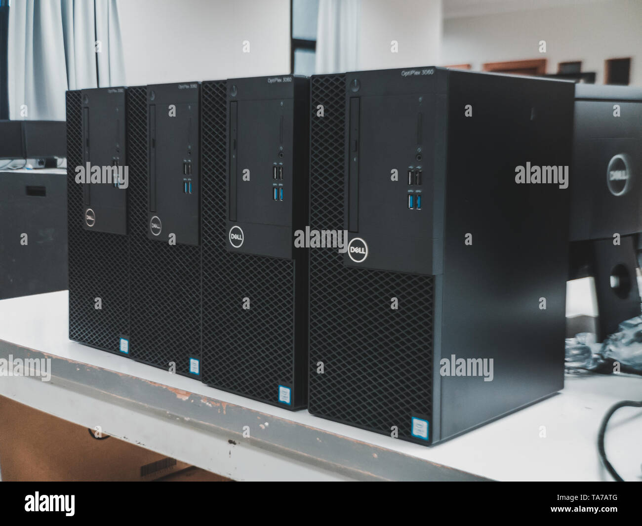 Il nuovo Dell Optiplex PC desktop con processore Intel Core i5 Lago caffè CPU per essere installata nel laboratorio di computer in un'università Foto Stock