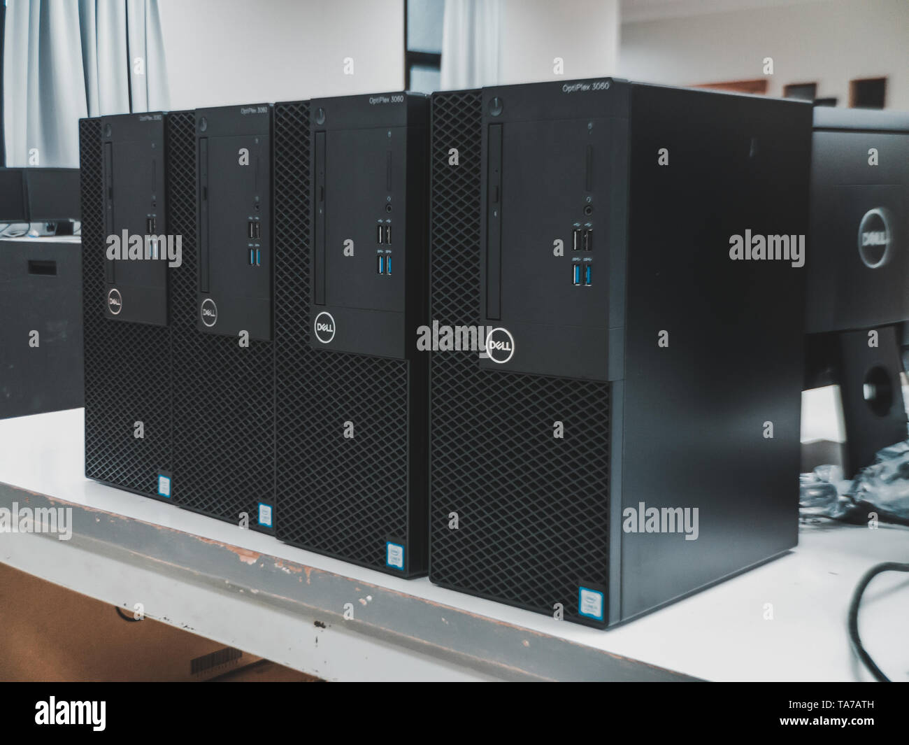 Il nuovo Dell Optiplex PC desktop con processore Intel Core i5 Lago caffè CPU per essere installata nel laboratorio di computer in un'università Foto Stock