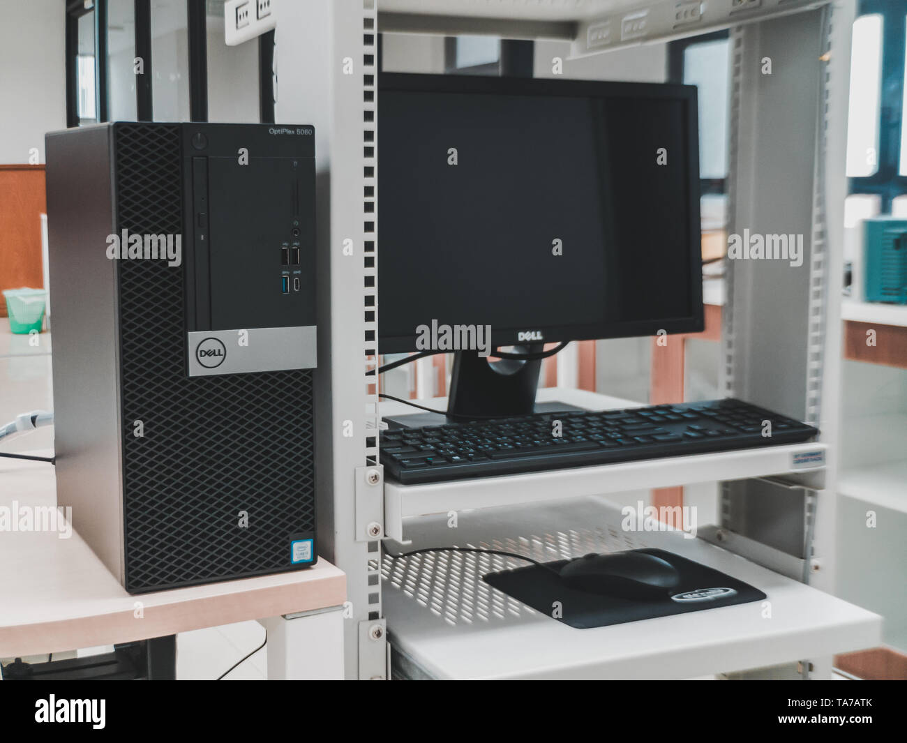 Il nuovo Dell Optiplex PC desktop con processore Intel Core i5 Lago caffè CPU installata nel laboratorio di computer in un'università Foto Stock