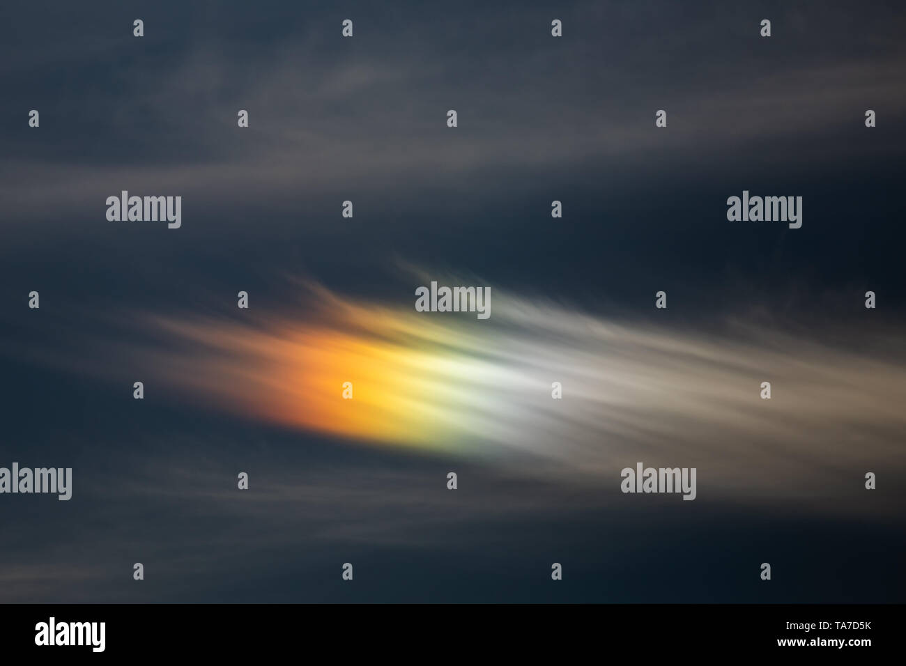 Un vibrante Sun Dog nel cielo Foto Stock