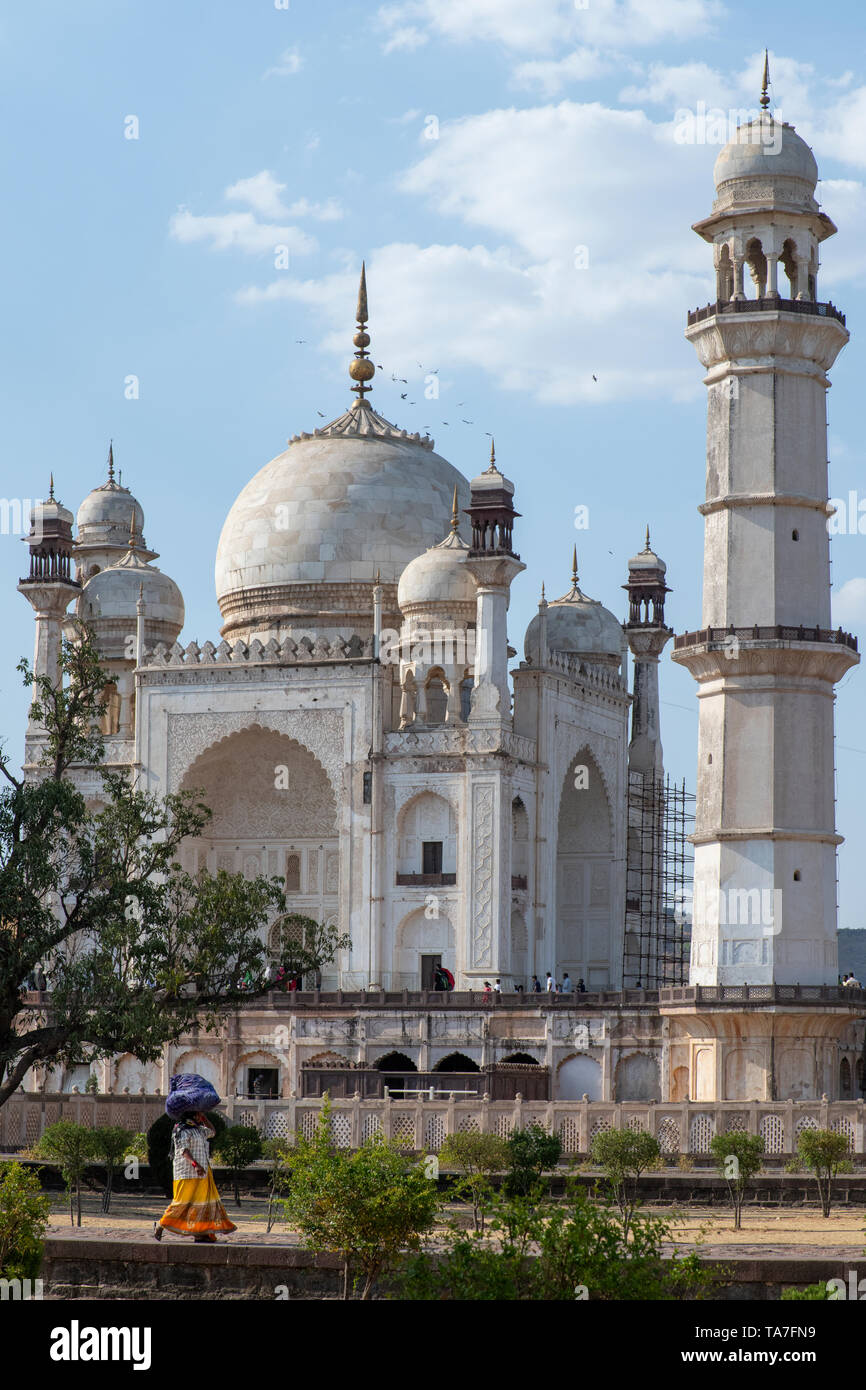 India Aurangabad, Bibi-Ka-Maqbara (aka Mini Taj o gemello del Taj Mahal o povero's Taj), piccola riproduzione del famoso Taj Mahal, circa 1679. Foto Stock