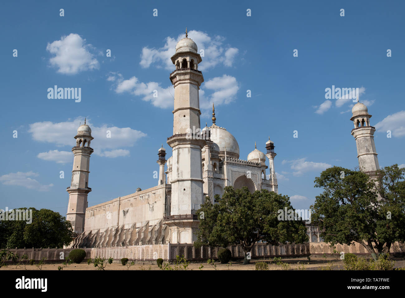 India Aurangabad, Bibi-Ka-Maqbara (aka Mini Taj o gemello del Taj Mahal o povero's Taj), piccola riproduzione del famoso Taj Mahal, circa 1679. Foto Stock