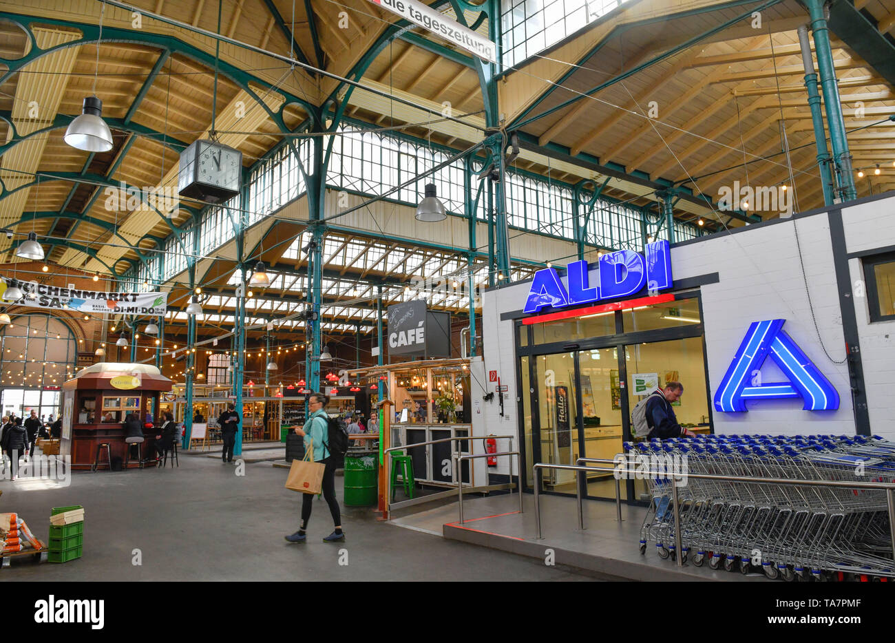 Aldi Market, mercato coperto di nove, Eisenbahnstrasse, Krizevac, Berlino, Germania, Aldi Markt, Markthalle Neun, Eisenbahnstraße, Kreuzberg, Deutschl Foto Stock