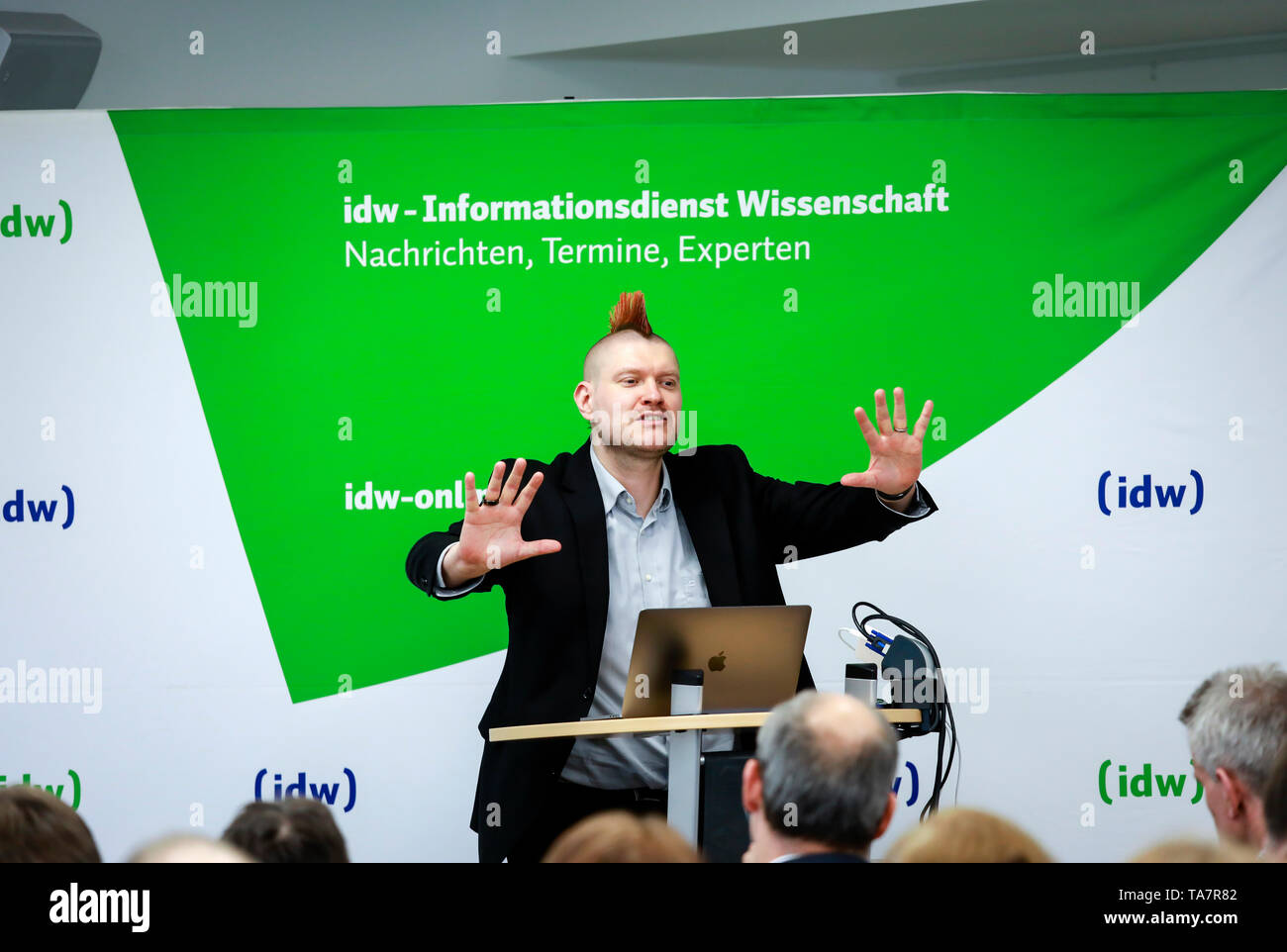 04.04.2019, Bochum, Renania settentrionale-Vestfalia, Germania - Sascha Lobo a keynote lecture - Tendenze nel settore della comunicazione digitale - in occasione dell'aw Foto Stock
