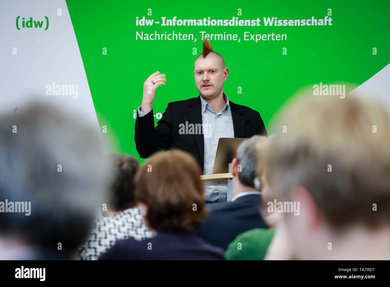 04.04.2019, Bochum, Renania settentrionale-Vestfalia, Germania - Sascha Lobo a keynote lecture - Tendenze nel settore della comunicazione digitale - in occasione dell'aw Foto Stock