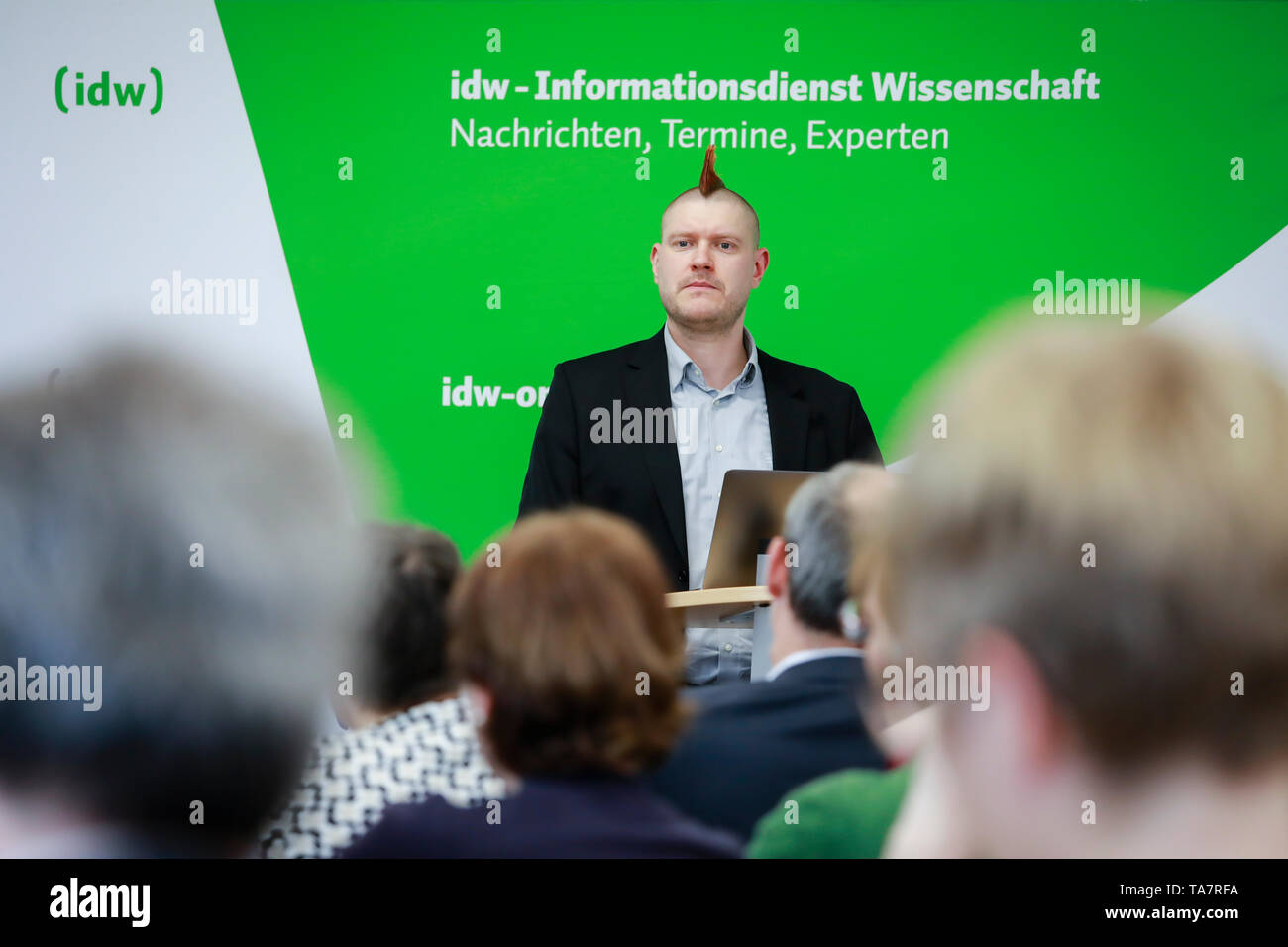 04.04.2019, Bochum, Renania settentrionale-Vestfalia, Germania - Sascha Lobo a keynote lecture - Tendenze nel settore della comunicazione digitale - in occasione dell'aw Foto Stock