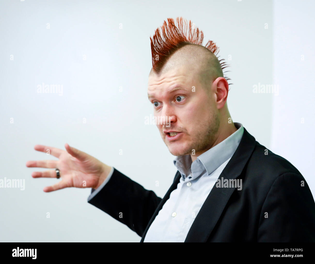 04.04.2019, Bochum, Renania settentrionale-Vestfalia, Germania - Sascha Lobo a keynote lecture - Tendenze nel settore della comunicazione digitale - in occasione dell'aw Foto Stock