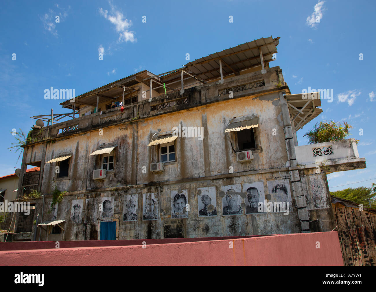 Francese antico edificio coloniale nel patrimonio mondiale UNESCO area, Sud-Comoé, Grand-Bassam, Costa d'Avorio Foto Stock