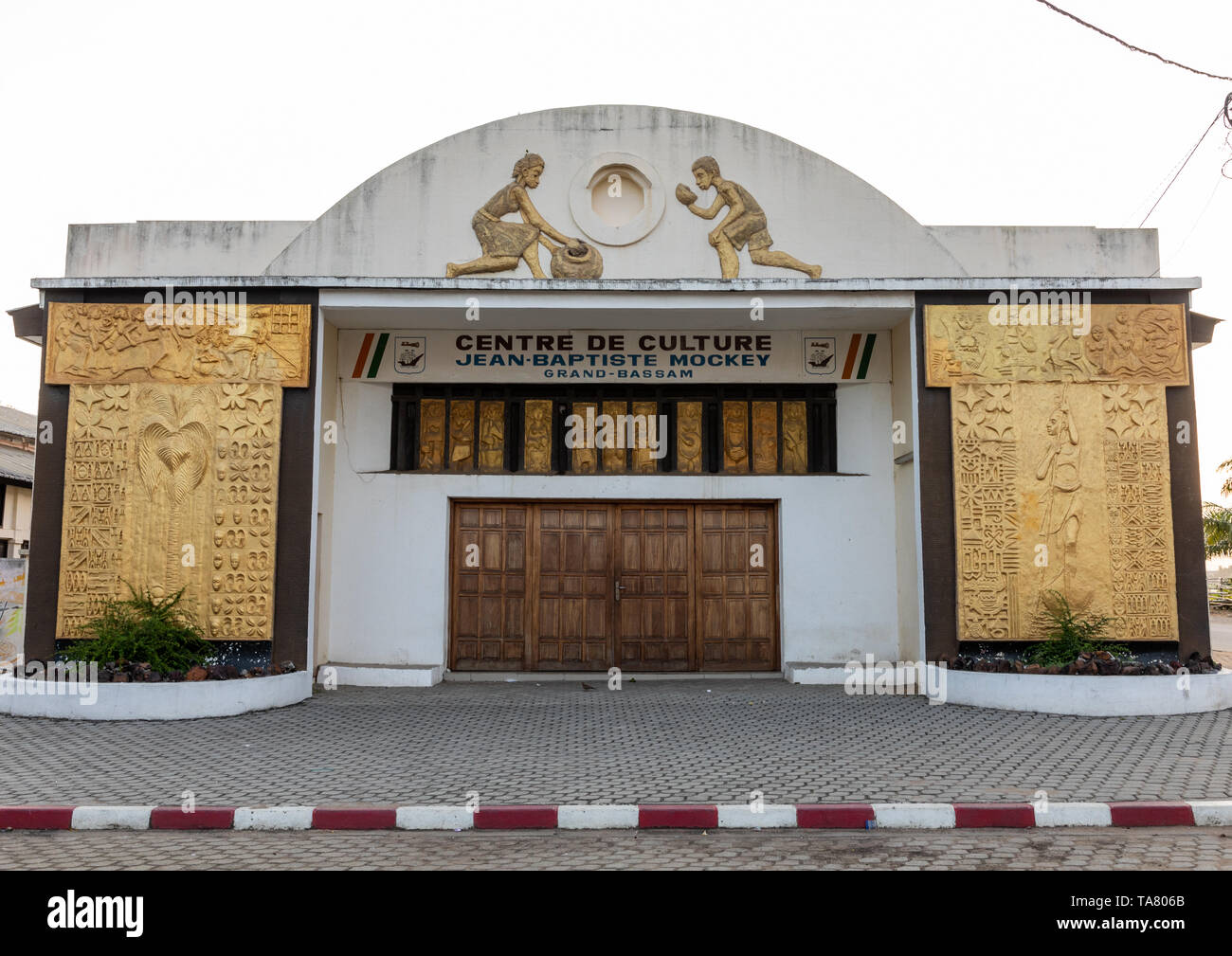 Centre culturel Jean-Baptiste Mockey ex mercato ortofrutticolo, Sud-Comoé, Grand-Bassam, Costa d'Avorio Foto Stock