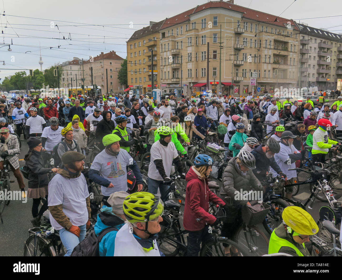 'Viaggio commemorativo di tedesco ciclismo club ''la marcia del silenzio" per i ciclisti uccisi. Il bivio Danziger / Greifswalder street Berlin 5/15/2019', Ged Foto Stock