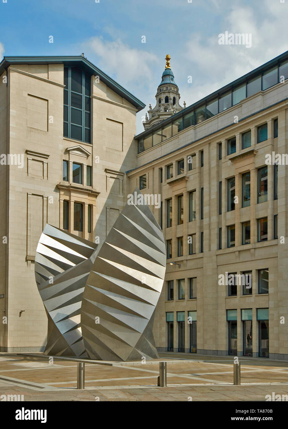Londra Amen angolo una grande scultura di metallo DA MIKE QUINN Foto Stock