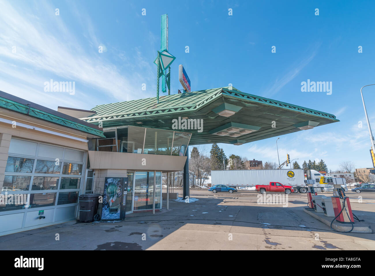 CLOQUET, MINNESOTA / STATI UNITI D'America - 28 Marzo 2013: Frank Lloyd Wright progettato gas station in Cloquet, Minnesota Foto Stock