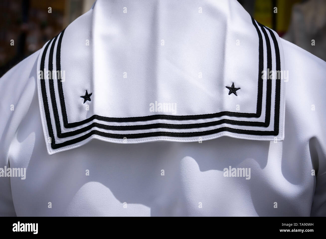Il ponticello di bianco di un US Navy sailor in Giappone. Foto Stock