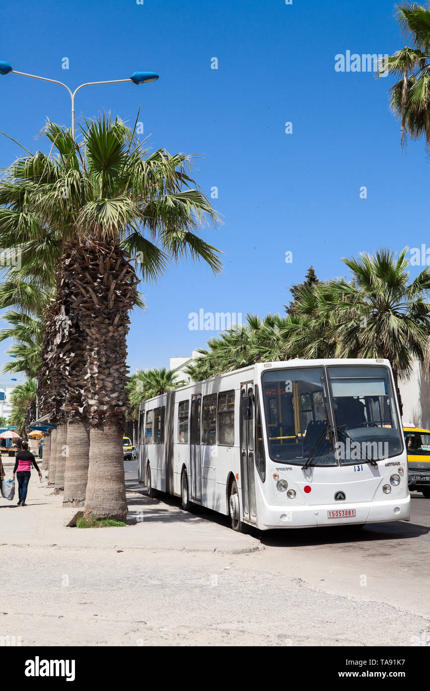 Bus è un trasporto pubblico urbano in Tunisia. Africa Foto Stock