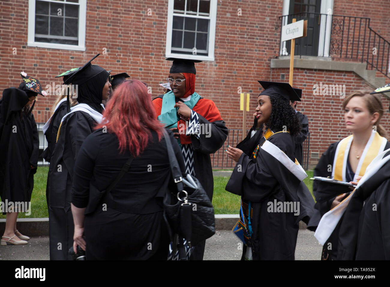 Gli studenti allineando per la processione per la laurea al Smith College a Northampton, Massachusetts. Foto Stock