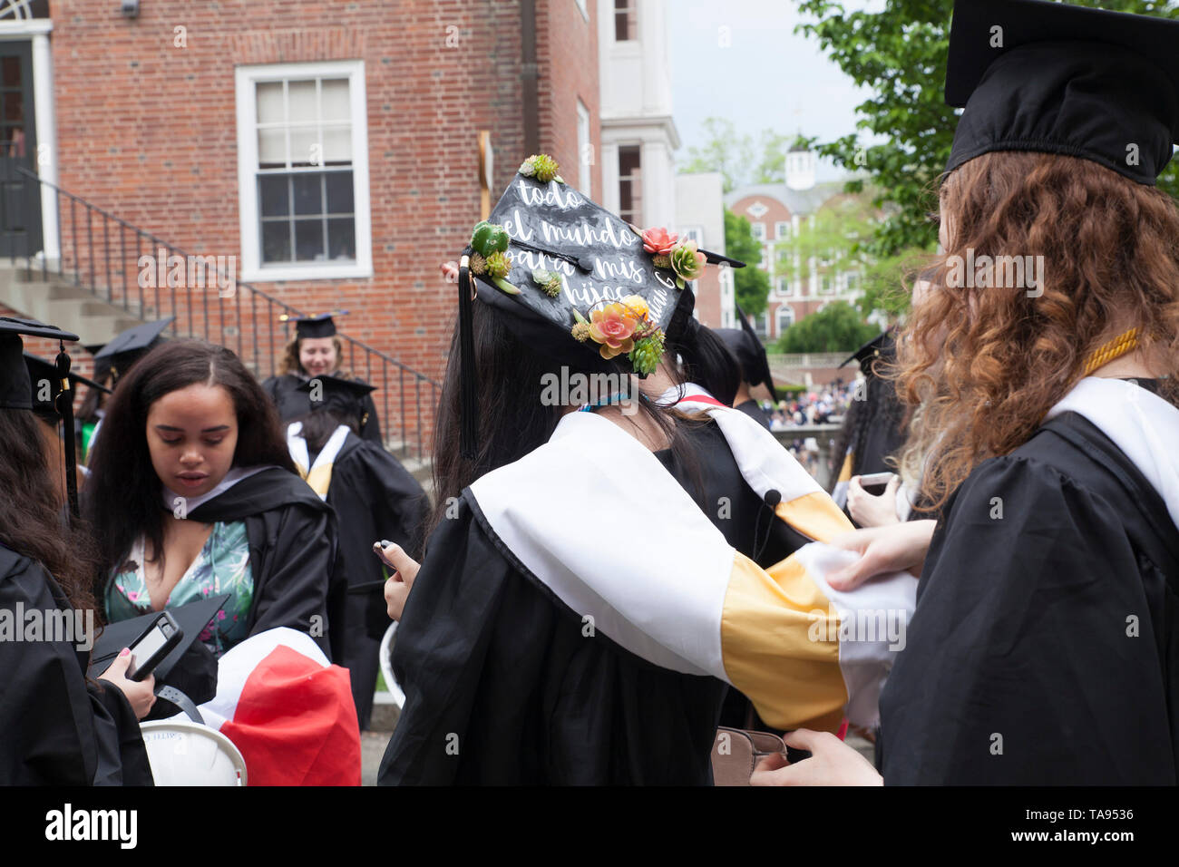 Gli studenti allineando per la processione per la laurea al Smith College a Northampton, Massachusetts. Foto Stock