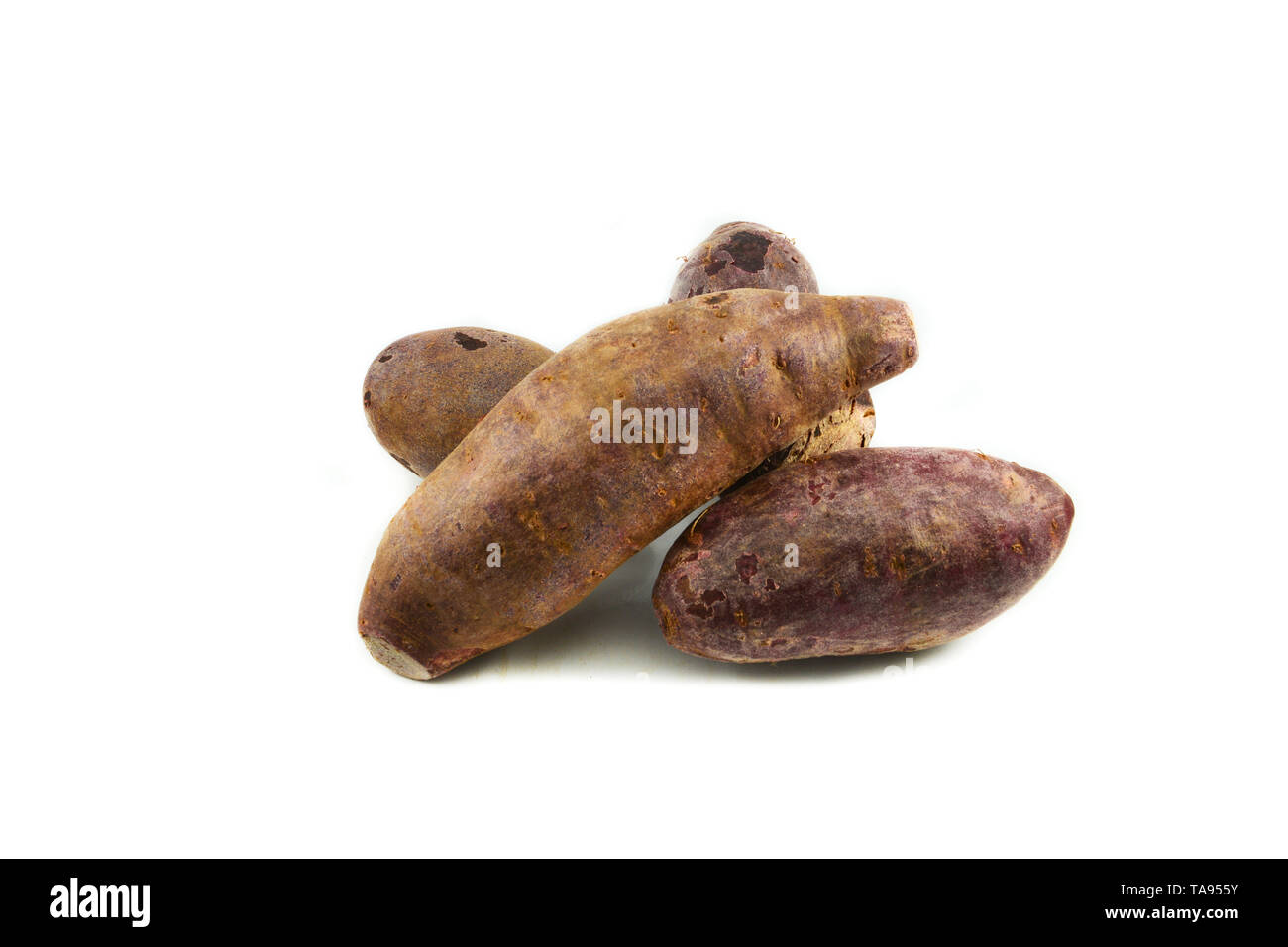 Yam purple isolated / Raw purple sweet yams sweet potato isolated on white background Foto Stock