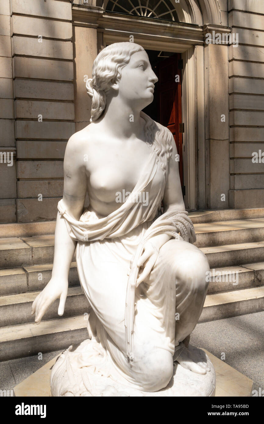 Statua in marmo di Ruth spigolando, American Wing, Met, NYC, STATI UNITI D'AMERICA Foto Stock