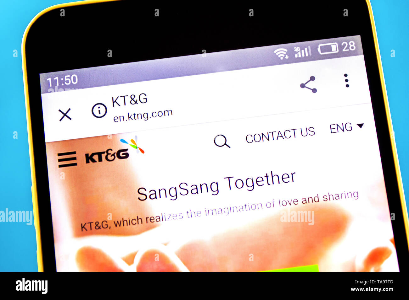 Berdyansk, Ucraina - 10 Maggio 2019: Editoriale illustrativa di KT e G website homepage. KT e logo G visibile sullo schermo del telefono. Foto Stock