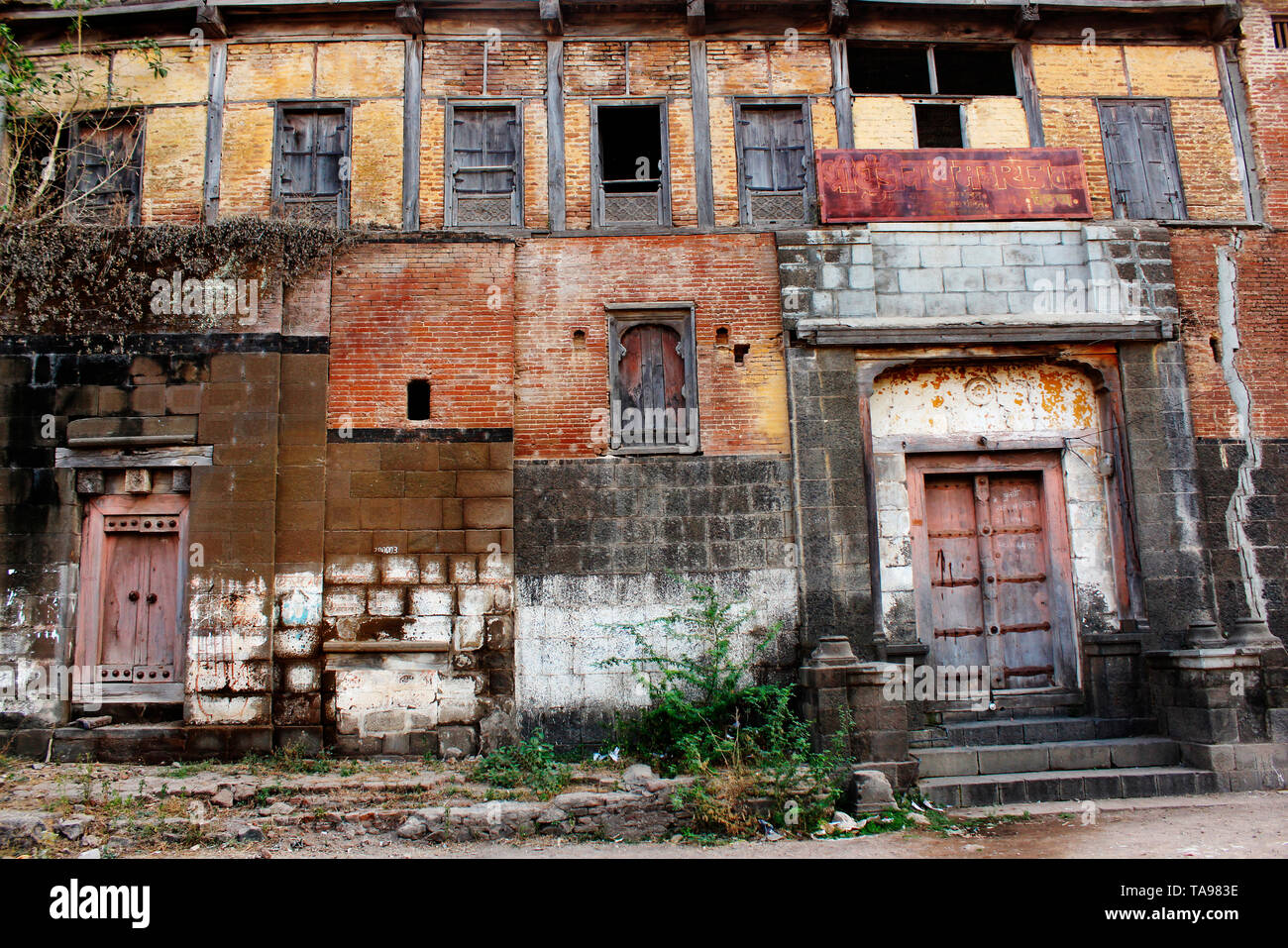 Vecchia casa in street, Paithan, Aurangabad, Maharashtra . Foto Stock
